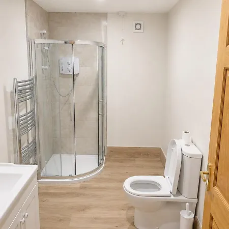 Modern In The Heart Of Room1 Shared * Thurles