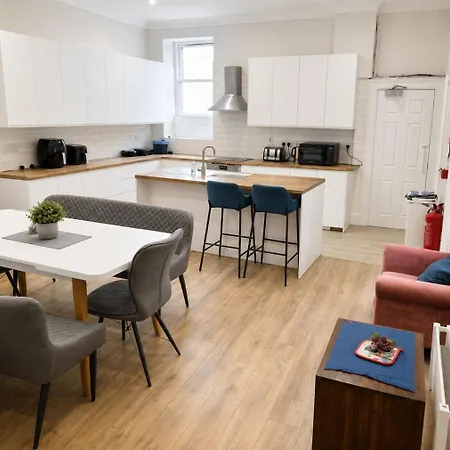 Modern In The Heart Of Room1 Shared *